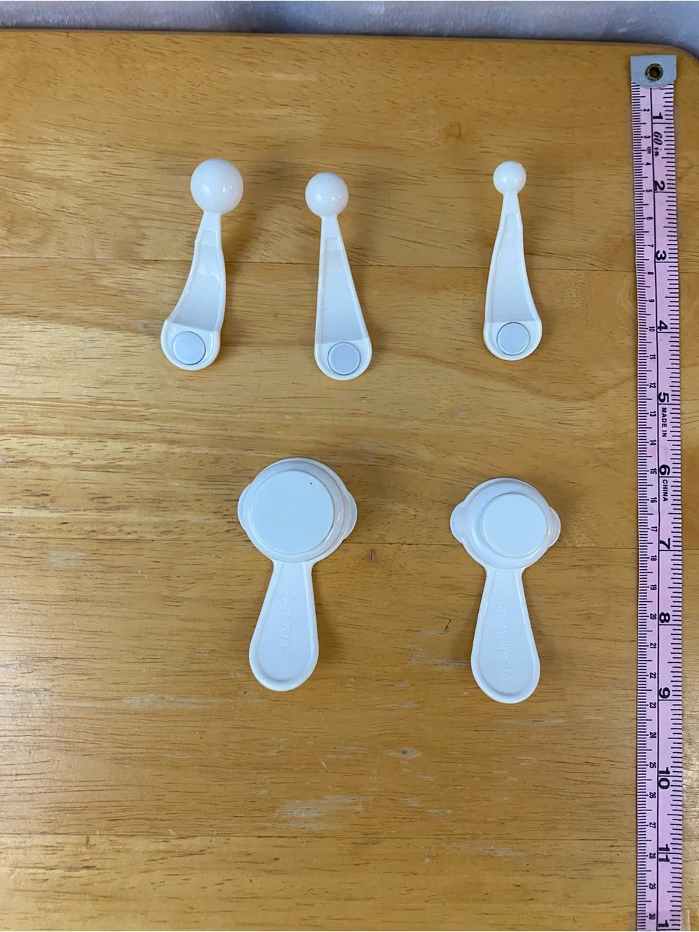 Vintage Tupperware White Mini Measuring Spoon Magnet Set